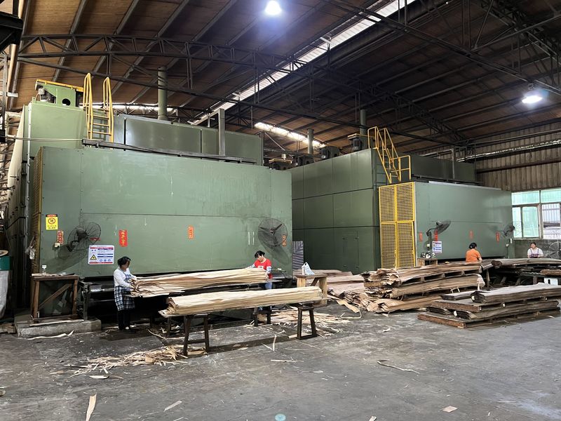 Dongguan Lingfeng Wood Industry Co., Ltd. 제조업체의 생산 라인