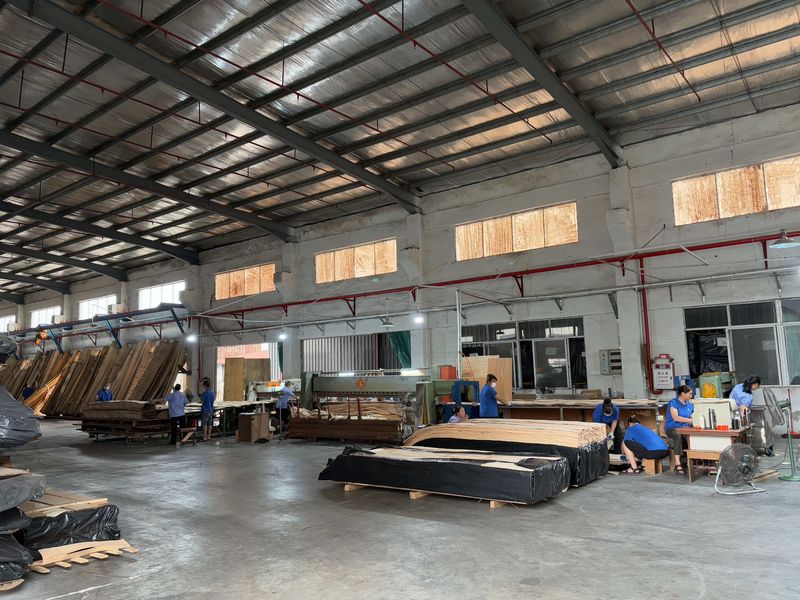Dongguan Lingfeng Wood Industry Co., Ltd. 제조업체의 생산 라인