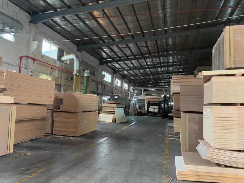 Dongguan Lingfeng Wood Industry Co., Ltd. 제조업체의 생산 라인